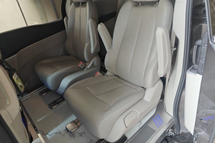 Used Buick GL8 2023 Land Executive Class Comfort Model Left Rear Seat