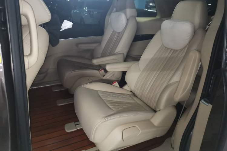 Used Buick GL8 2023 Land Executive Class Deluxe Model Left Rear Seat