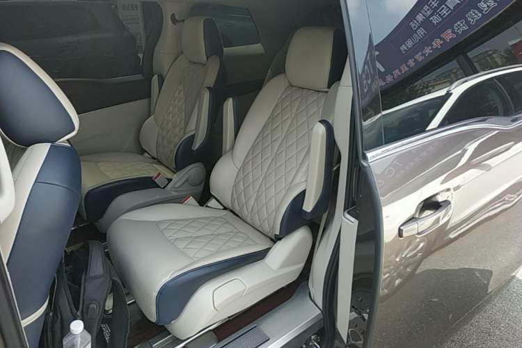 Used Buick GL8 2023 Land Executive Class Comfort Model Left Rear Seat