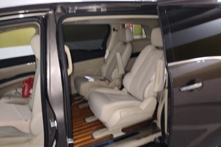 Used Buick GL8 2023 Facelifted Land Cruiser Executive Luxury Version Left Rear Seat