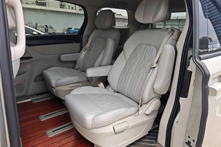 Used Buick GL8 2023 ES Lu Zun Comfort Model Left Rear Seat