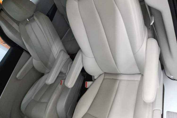 Used Buick GL8 2023 Land Executive Class Smart Enjoyment Model Left Rear Seat
