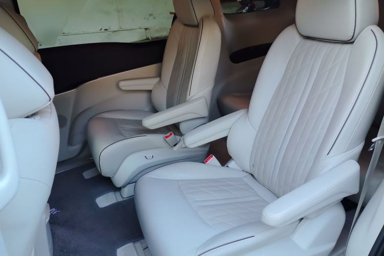 Used Buick GL8 2023 Land Executive Class Deluxe Model Left Rear Seat