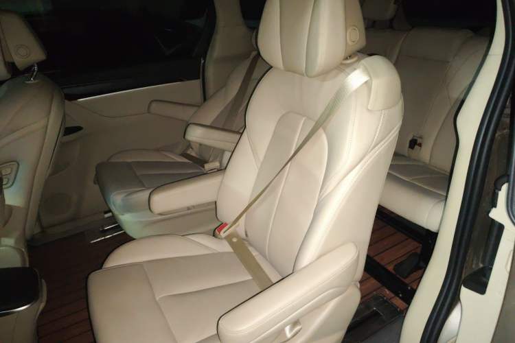Used Buick GL8 2023 ES Lu Zun Deluxe Model Left Rear Seat