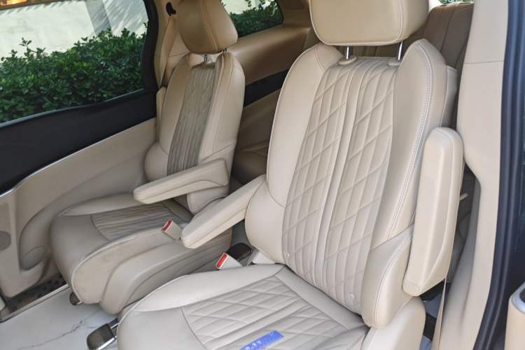 Used Buick GL8 2023 Land Executive Class 652T Luxury Model Left Rear Seat
