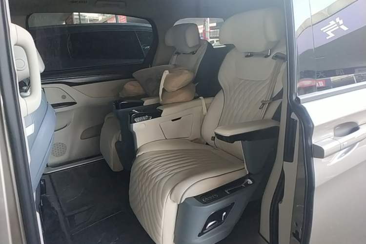 Used Buick GL8 2023 ES Lu Zun Comfort Model Left Rear Seat