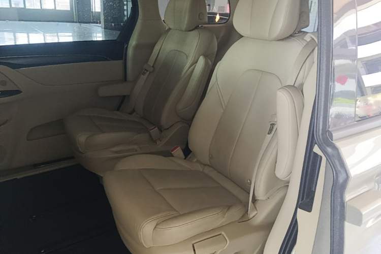 Used Buick GL8 2023 ES Lu Zun Deluxe Model Left Rear Seat