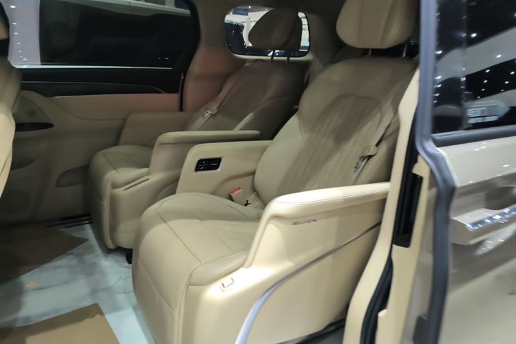 Used Buick GL8 2023 ES Lu Zun Luxury Model Left Rear Seat