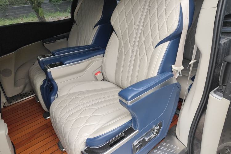 Used Buick GL8 2023 Land Executive Class Comfort Model Left Rear Seat