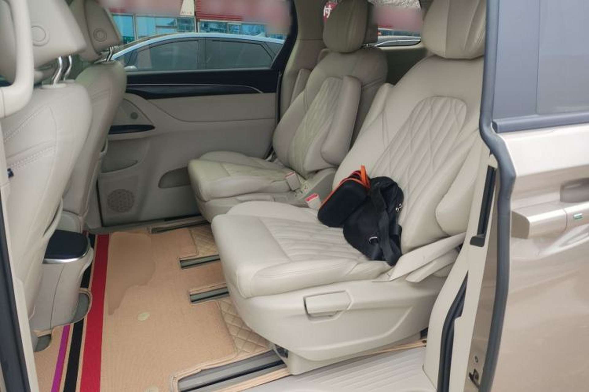 Used Buick GL8 2023 ES Lu Zun Comfort Model Left Rear Seat