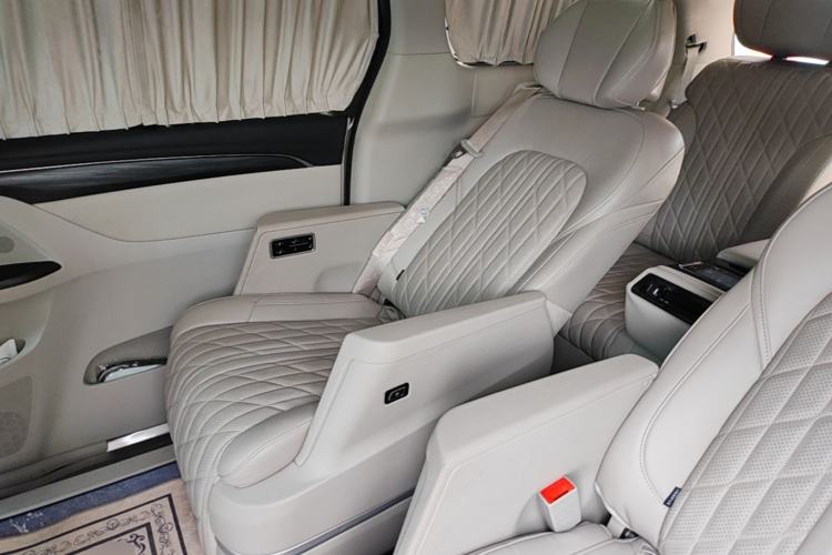 Used Buick GL8 2023 ES Lu Zun Comfort Model Left Rear Seat