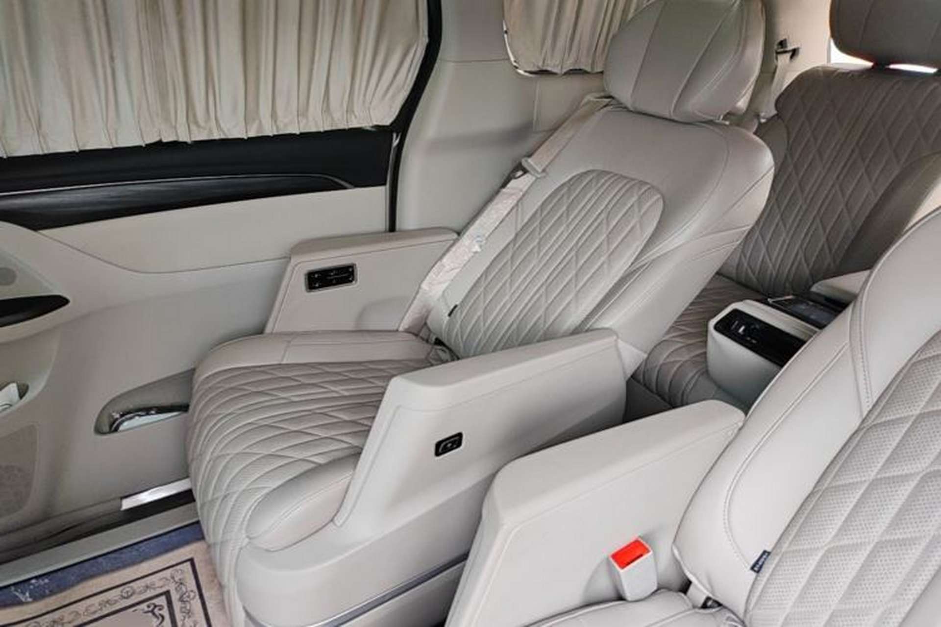 Used Buick GL8 2023 ES Lu Zun Comfort Model Left Rear Seat