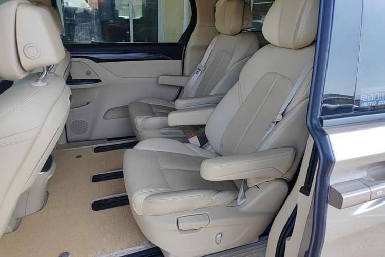 Used Buick GL8 2023 ES Lu Zun Deluxe Model Left Rear Seat