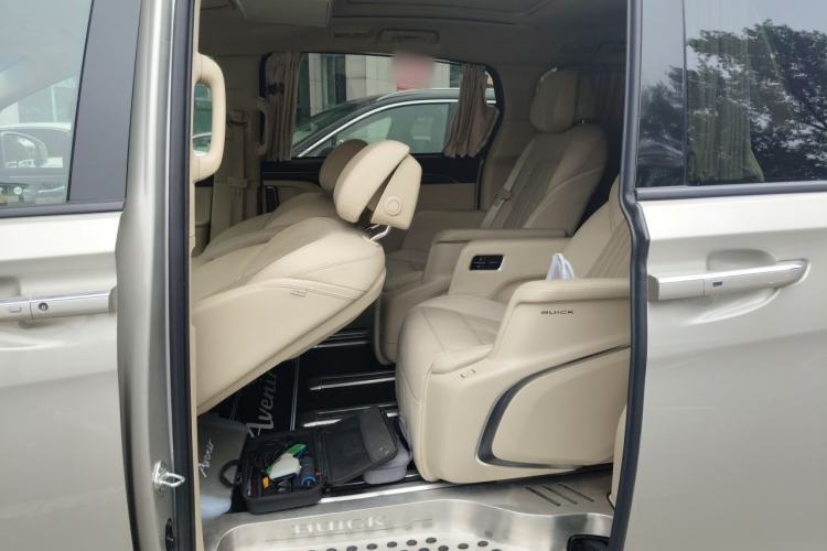 Used Buick GL8 2023 ES Lu Zun Luxury Model Left Rear Seat