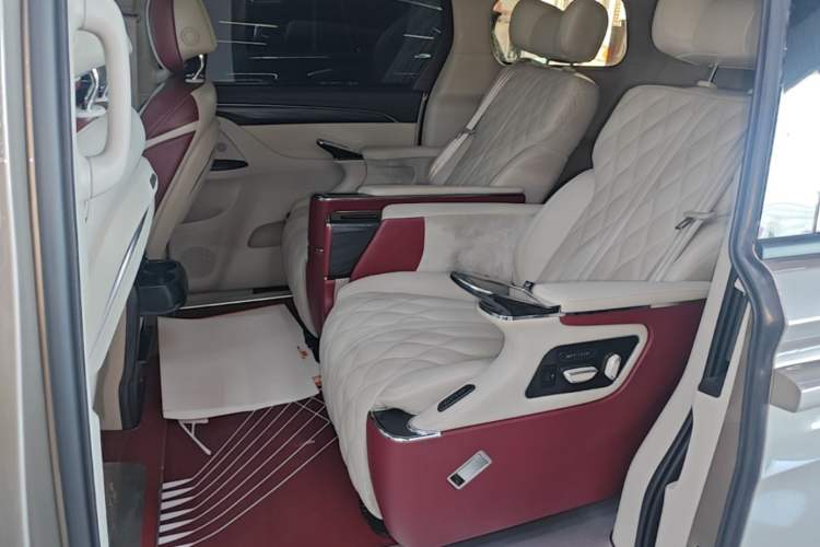 Used Buick GL8 2023 ES Lu Zun Comfort Model Left Rear Seat