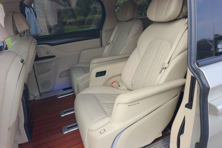 Used Buick GL8 2023 ES Lu Zun Luxury Model Left Rear Seat