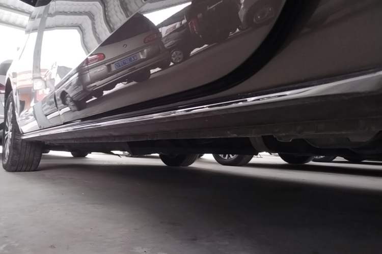 Used Buick GL8 2023 Land Executive Class Comfort Model Left Side Sill