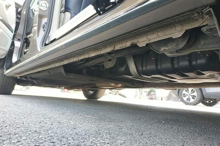Used Buick GL8 2023 Land Executive Class Comfort Model Left Side Sill