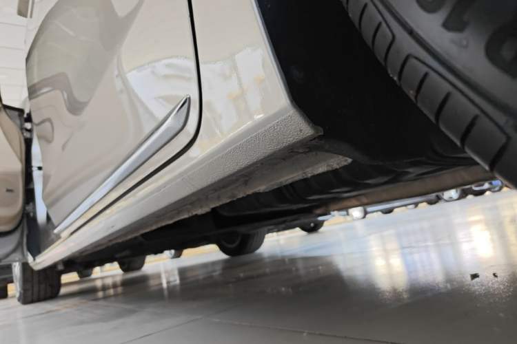 Used Buick GL8 2023 ES Lu Zun Flagship Model Left Side Sill