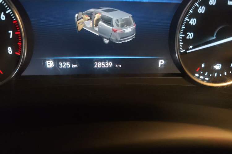 Used Buick GL8 2023 Facelifted Land Cruiser Executive Luxury Version Odometer Close Up