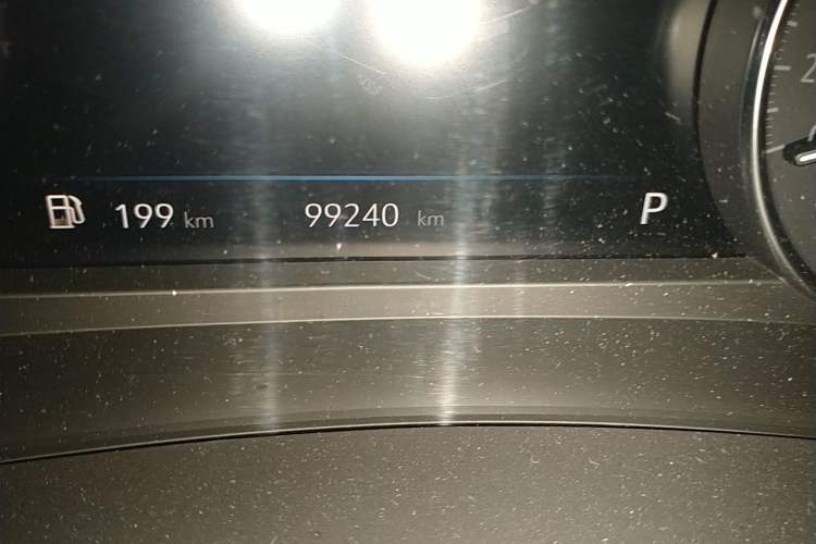 Used Buick GL8 2023 Land Executive Class Smart Enjoyment Model Odometer Close Up