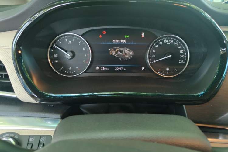 Used Buick GL8 2023 Facelifted Land Cruiser Executive Luxury Version Odometer Close Up