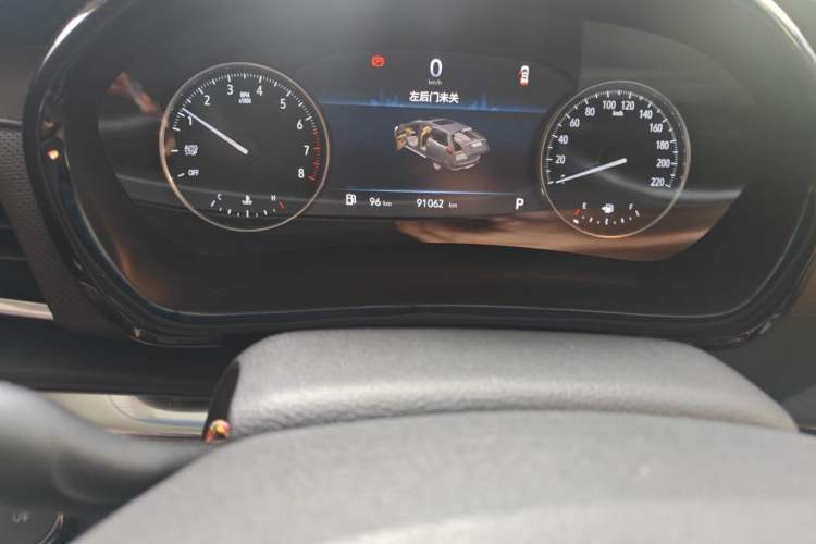 Used Buick GL8 2023 Land Executive Class Comfort Model Odometer Close Up