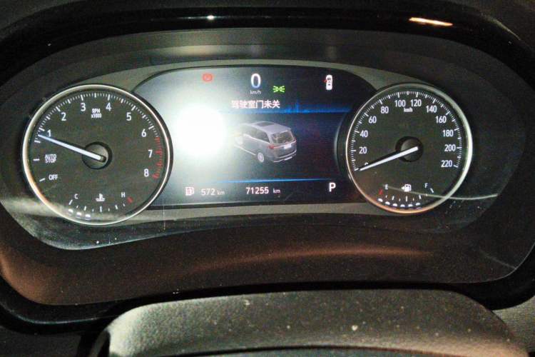Used Buick GL8 2023 Land Executive Class Comfort Model Odometer Close Up
