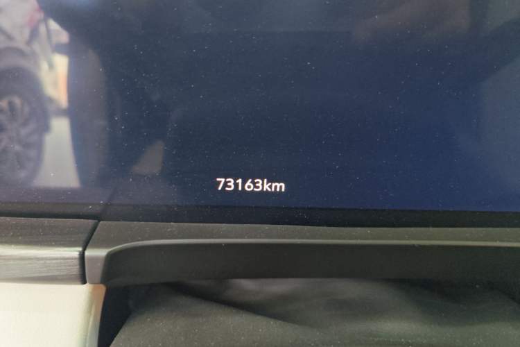 Used Buick GL8 2023 ES Lu Zun Deluxe and Yue Edition Odometer Close Up