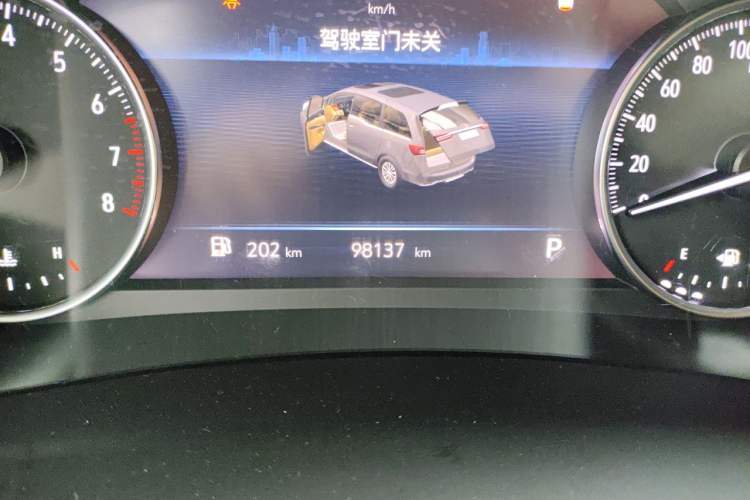 Used Buick GL8 2023 Land Executive Class Comfort Model Odometer Close Up