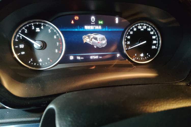Used Buick GL8 2023 Land Executive Class Comfort Model Odometer Close Up