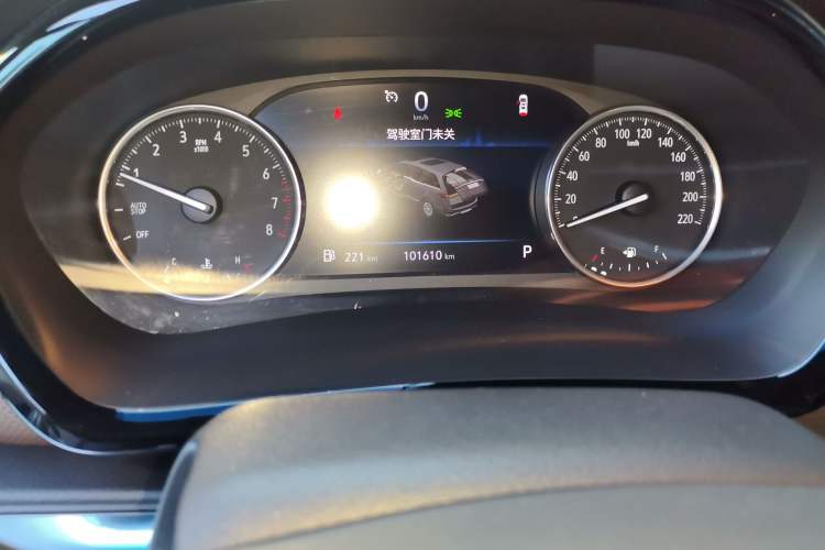 Used Buick GL8 2023 Land Executive Class Deluxe Model Odometer Close Up