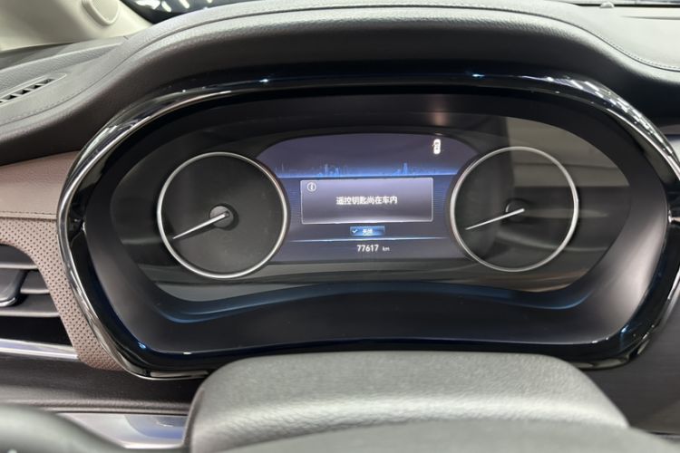 Used Buick GL8 2023 Land Executive Class Comfort Model Odometer Close Up