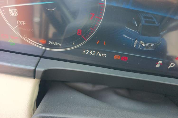 Used Buick GL8 2023 ES Lu Zun Luxury Model Odometer Close Up