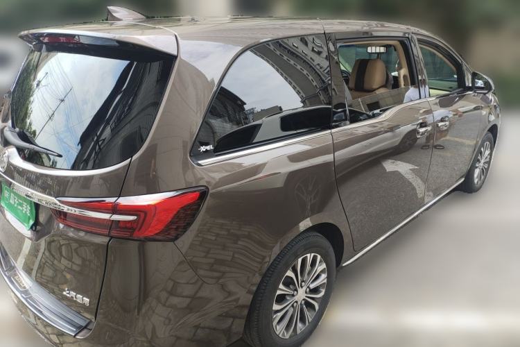 Used Buick GL8 2023 Facelifted Land Cruiser Executive Luxury Version Rear Right 45 Deg