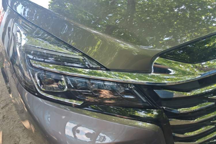 Used Buick GL8 2023 Facelifted Land Cruiser Executive Luxury Version Right Front Headlight