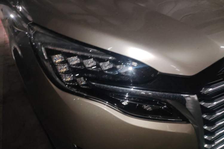 Used Buick GL8 2023 ES Lu Zun Deluxe Model Right Front Headlight