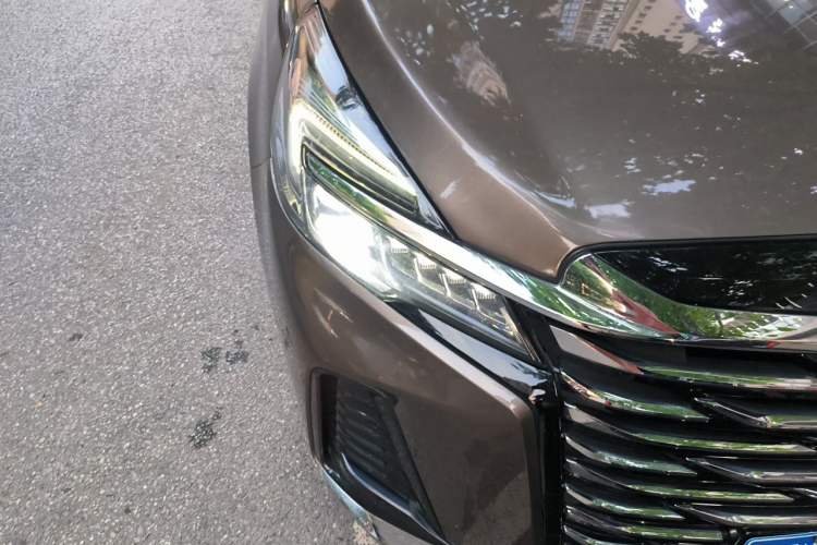 Used Buick GL8 2023 Facelifted Land Cruiser Executive Luxury Version Right Front Headlight