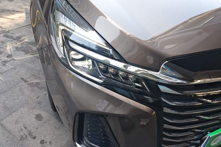 Used Buick GL8 2023 Facelifted Land Cruiser Executive Luxury Version Right Front Headlight