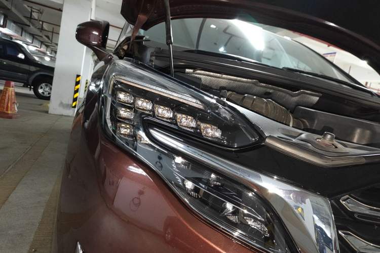 Used Buick GL8 2023 ES Lu Zun Comfort Model Right Front Headlight
