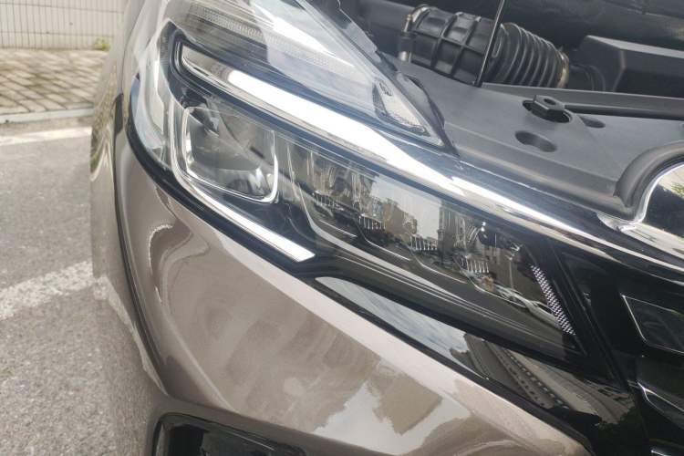 Used Buick GL8 2023 Facelifted Land Cruiser Executive Luxury Version Right Front Headlight