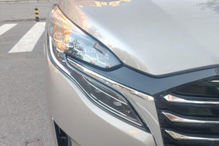 Used Buick GL8 2023 ES Lu Zun Deluxe Model Right Front Headlight