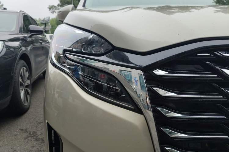 Used Buick GL8 2023 ES Lu Zun Luxury Model Right Front Headlight