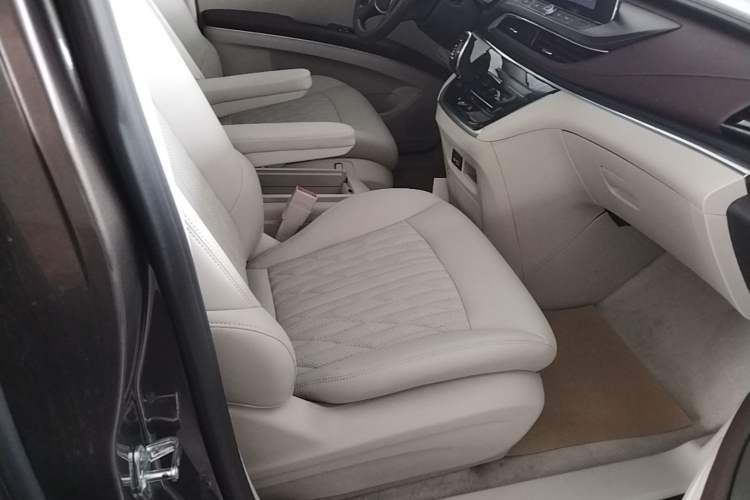 Used Buick GL8 2023 Land Executive Class Comfort Model Right Front Seat