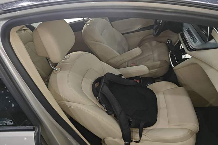 Used Buick GL8 2023 ES Lu Zun Deluxe Model Right Front Seat