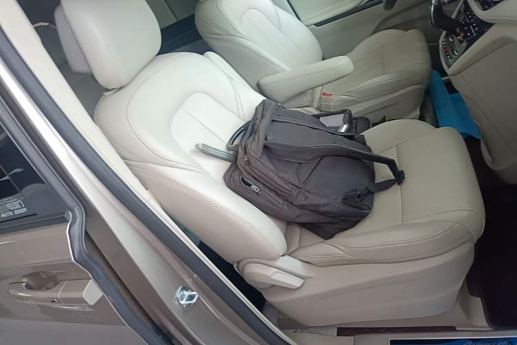 Used Buick GL8 2023 ES Lu Zun Comfort Model Right Front Seat