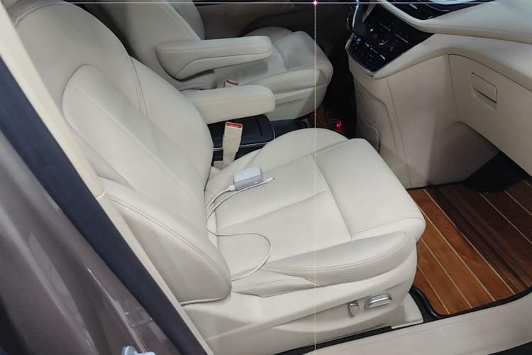 Used Buick GL8 2023 ES Lu Zun Deluxe Model Right Front Seat