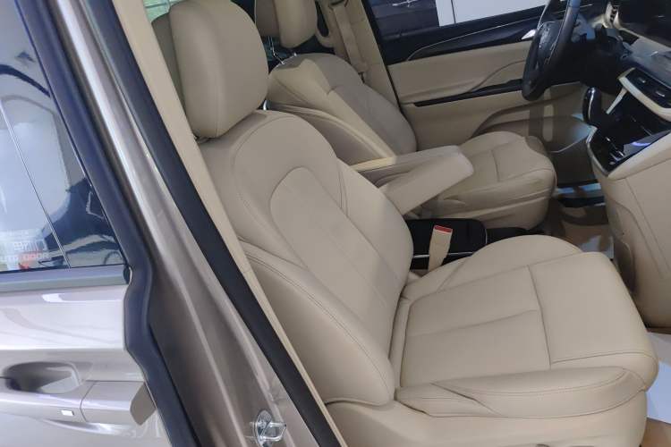 Used Buick GL8 2023 ES Lu Zun Deluxe Model Right Front Seat