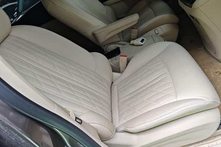 Used Buick GL8 2023 Land Executive Class 652T Luxury Model Right Front Seat
