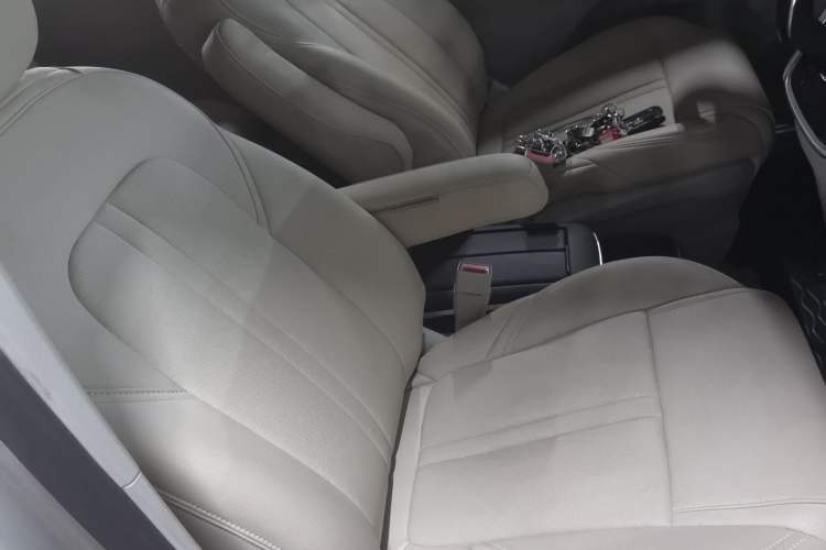 Used Buick GL8 2023 ES Lu Zun Comfort Model Right Front Seat